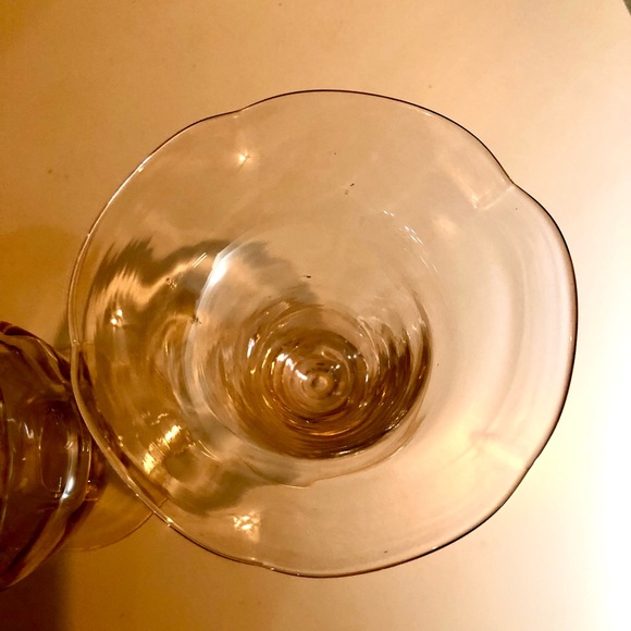 Set of 2 Depression Era rose petal pink vases excellent condition - Picture 4 of 5